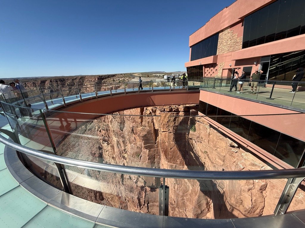 Le Skywalk vu de l’autre côté, à Eagle Point, Grand Canyon West