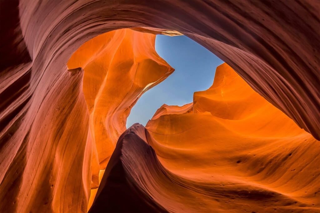 Les parois d’Antelope Canyon ouvertes sur le ciel
